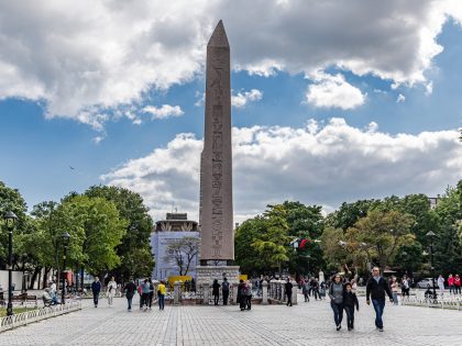 Sultanahmet_Square,_Obelisk_of_Theodosius,_Istanbul_site