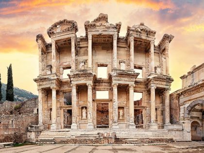 facade-library-celsus-ephesus-dramatic-sky-turkey-panorama_159938-3067